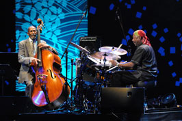 Ron Carter/Lenny White photo by (c)�����p�Y�^(c)Hideo Nakajima�@(c)TOKYO JAZZ FESTIVAL 2010
