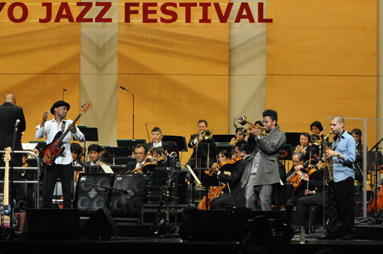 Marcus Miller photo by (c)�����p�Y�^(c)Hideo Nakajima�@(c)TOKYO JAZZ FESTIVAL 2010