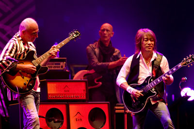 Larry Carlton/���{�F�O photo by (c)�� ���b�q�^(c)Rieko Oka�@(c)TOKYO JAZZ FESTIVAL 2010