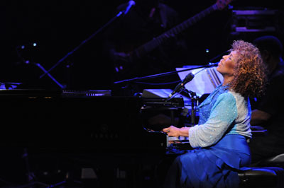 Roberta Flack photo by (c)�����p�Y�^(c)Hideo Nakajima�@(c)TOKYO JAZZ FESTIVAL 2010