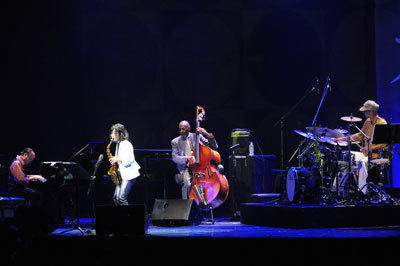 ���v�ۃG���i photo by (c)�����p�Y�^(c)Hideo Nakajima�@(c)TOKYO JAZZ FESTIVAL 2010