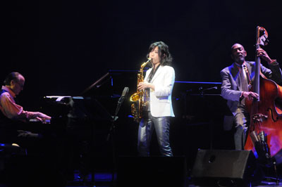 ���v�ۃG���i photo by (c)�����p�Y�^(c)Hideo Nakajima�@(c)TOKYO JAZZ FESTIVAL 2010